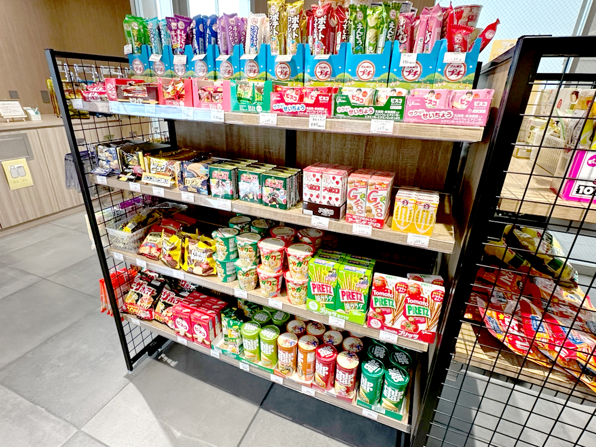 狭い空間を生かす日本の売店