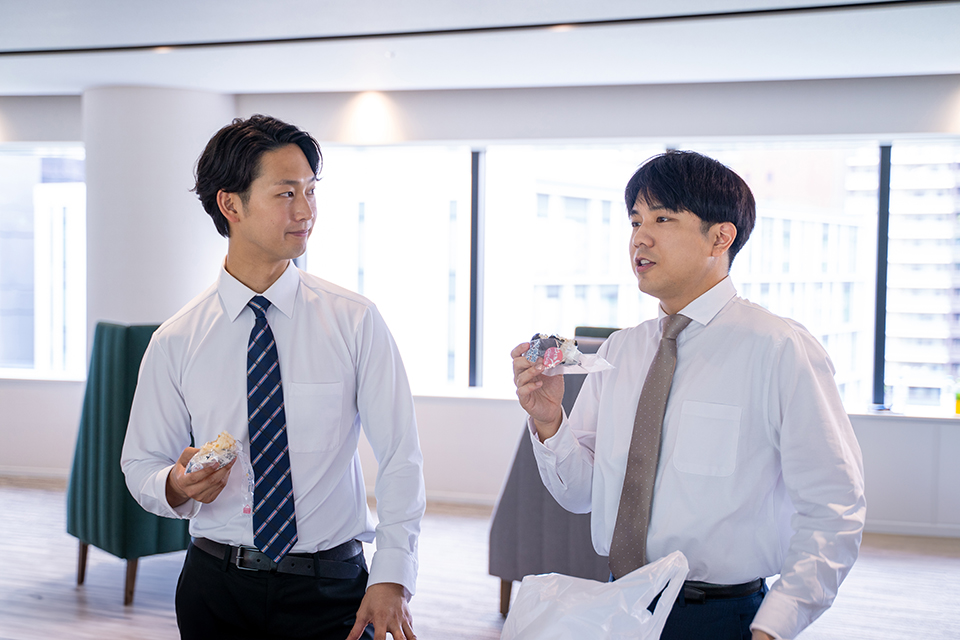 「食事中の会話」がチームを変える？距離を縮め、部門の垣根を越えるヒント